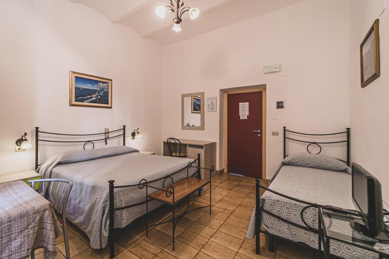 Hotel Alfiero Porto Santo Stefano  Bilik gambar