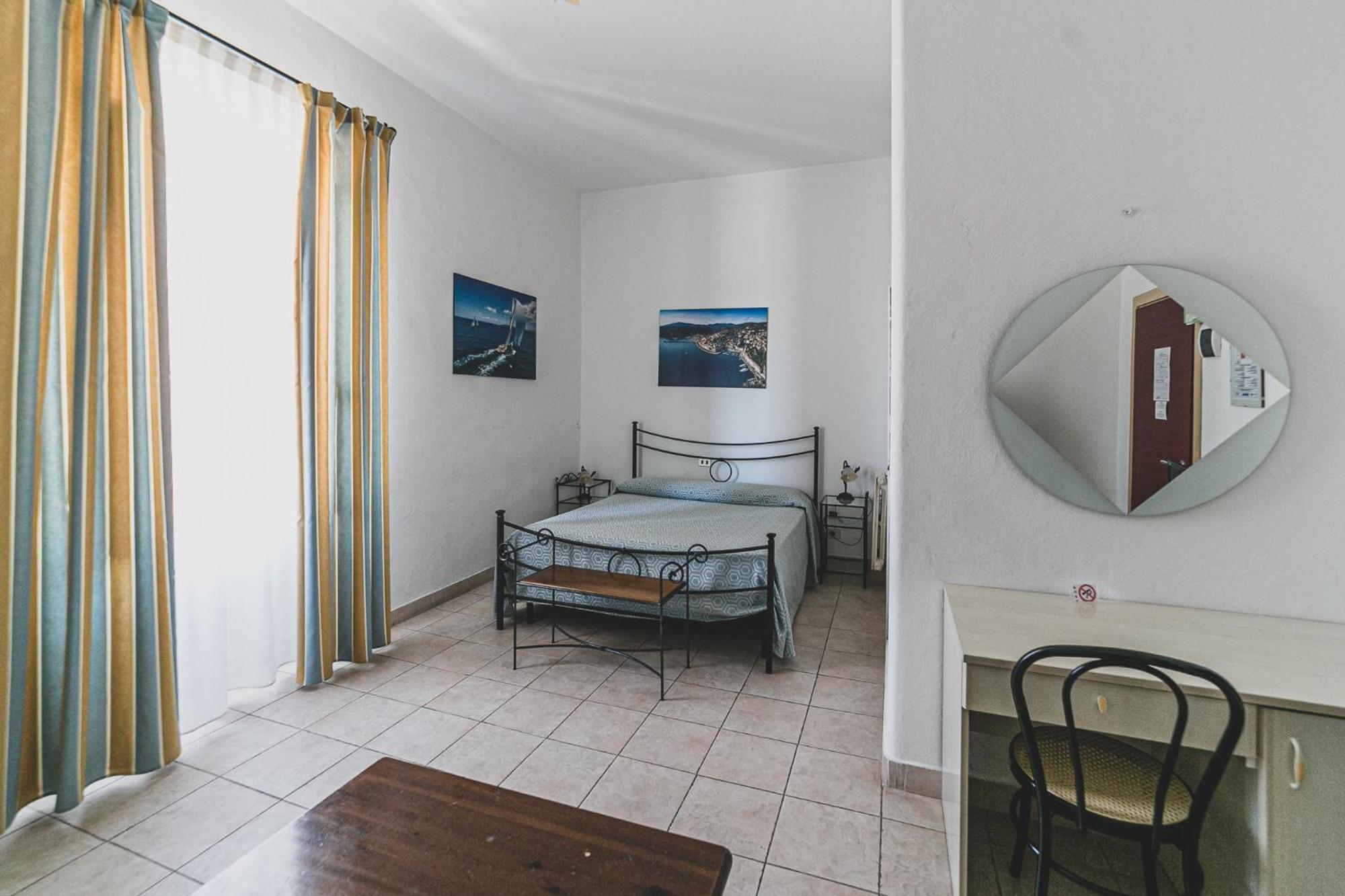 Hotel Alfiero Porto Santo Stefano  Bilik gambar