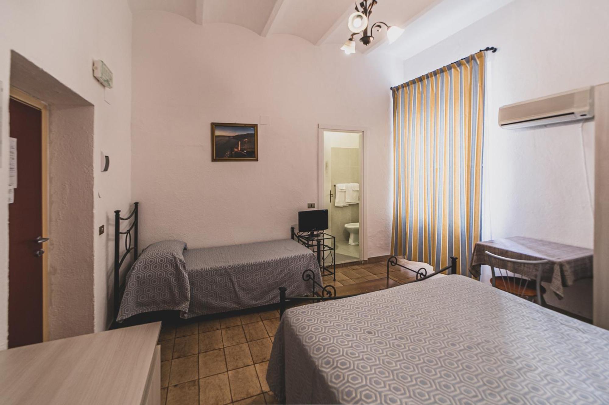 Hotel Alfiero Porto Santo Stefano  Bilik gambar