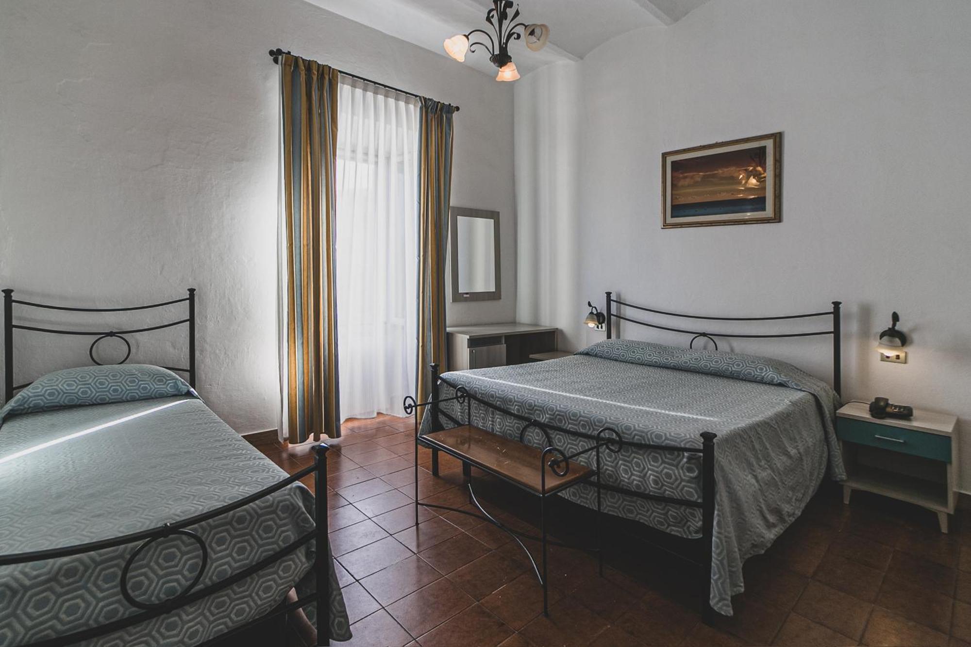 Hotel Alfiero Porto Santo Stefano  Bilik gambar